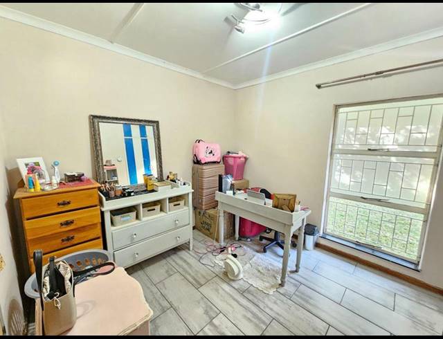 4 BEDROOM HOUSE FOR SALE IN SIGNAL HILL